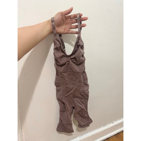 Skims Size xxs/xs Sculpting Mid Thigh Bodysuit Umber Shapewear NWOT xxs / xs - Picture 2 of 7